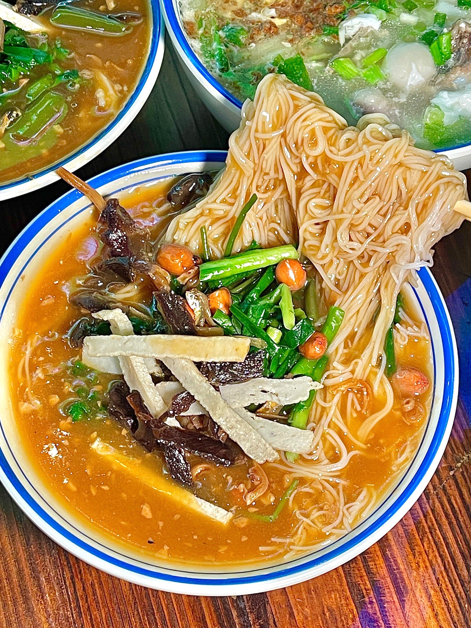 A variety of street delicacies are on offer at Xincun Night Market in Lingshui, Hainan Province. /Photo provided to CGTN