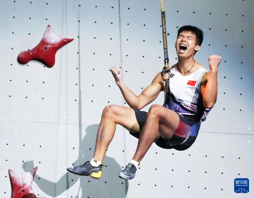 Long Jianguo of China celebrates after winning the men's speed climbing gold medal at the International Federation of Sport Climbing (IFSC) Climbing World Championships in Seoul, South Korea, September 25, 2025. /Xinhua