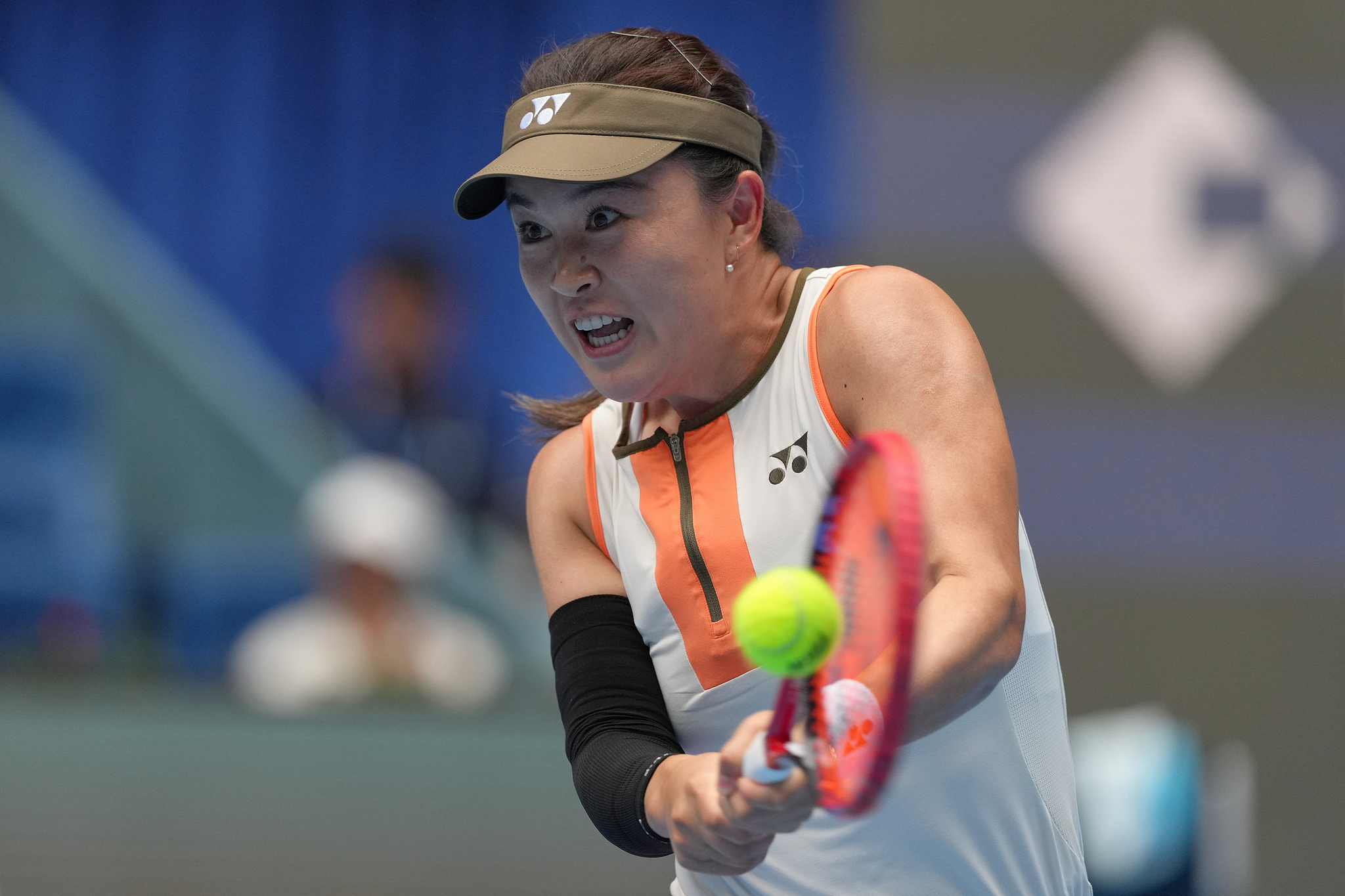 Zhu Lin of China hits a shot in the women's singles first-round match against Moyuka Uchijima of Japan at the China Open in Beijing, September 25, 2025. /VCG