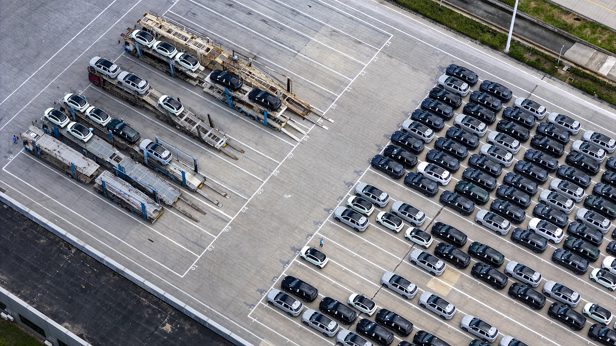 An aerial shot of the intelligent factory of Zero Run Auto in the New Energy Vehicle Town of Jinhua City, Zhejiang Province, China, September 25, 2025. /VCG