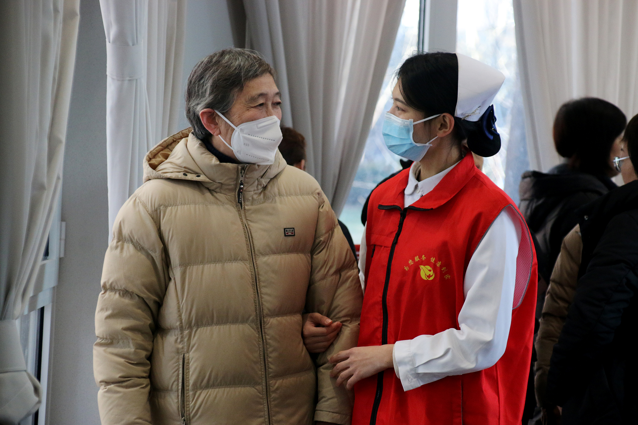 A nurse speaks to a woman at a free cervical and breast cancer screening event in Yuncheng, Shanxi Province, China, January 23, 2024. /CFP