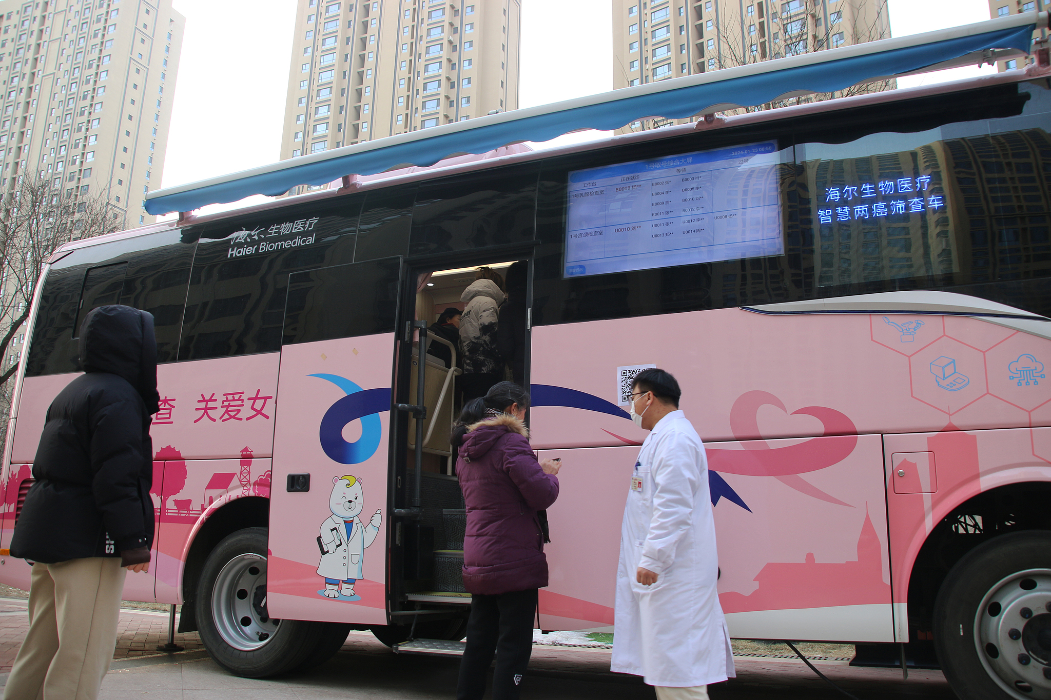 A woman waits her turn outside a mobile medical vehicle for cervical and breast cancer screening in Yuncheng, Shanxi Province, China, January 23, 2024. /CFP