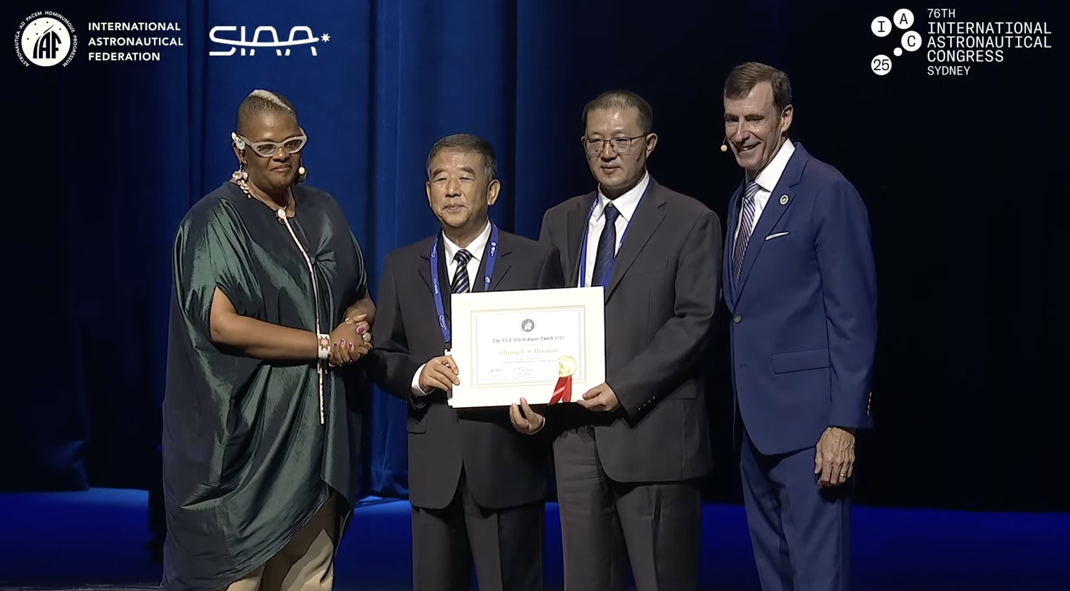 China's Chang'e-6 mission team is presented with the 2025 IAF World Space Award in the team category in Sydney, Australia, September 29, 2025. /IAF