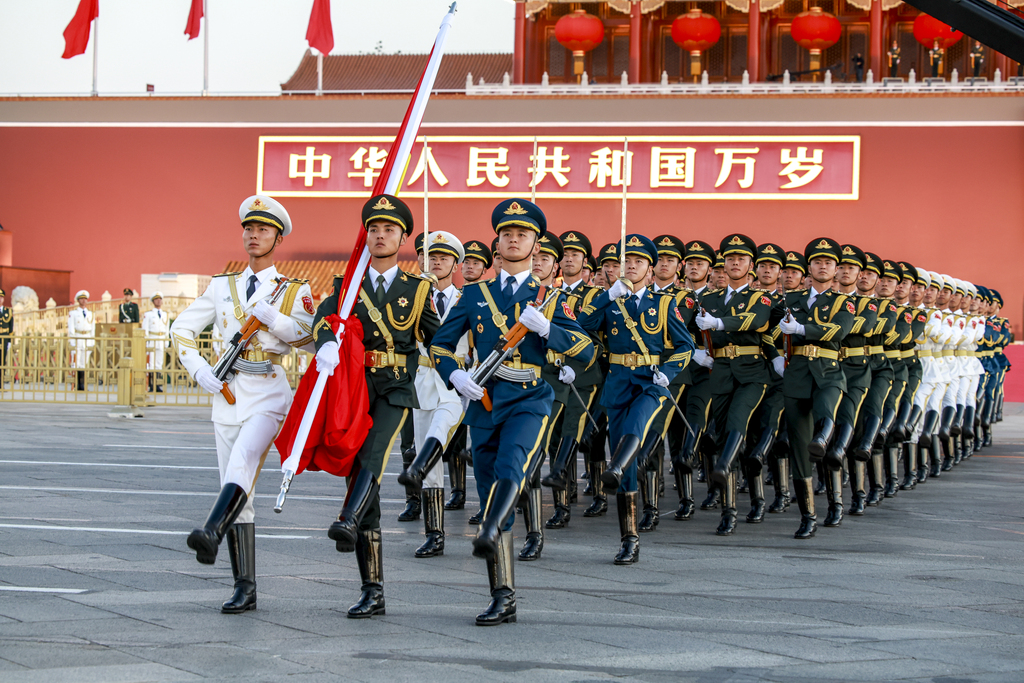 Troops march onto Tiananmen Square with China's national flag for the flag-raising ceremony on October 1, 2025 in Beijing to mark the 76th anniversary of the founding of the People's Republic of China. /VCG