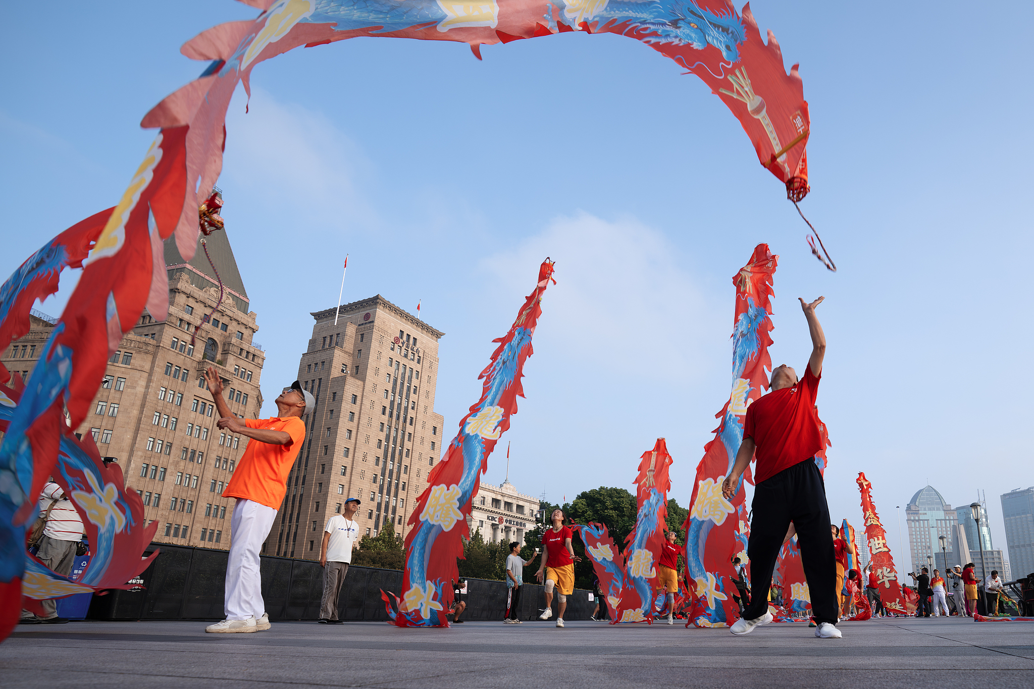 A dragon dance performance marking the National Day is seen in the Bund, east China's Shanghai, October 1, 2025. /VCG