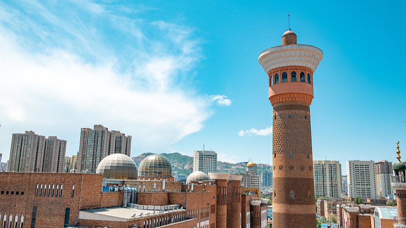 Live: Wander through the alleyways and stalls of Urumqi's famed bazaar