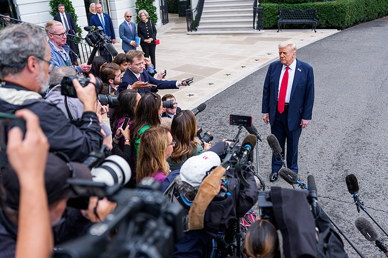 US President Donald Trump gives remarks to the press as he departs the White House on September 30, 2025 for a meeting./VCG