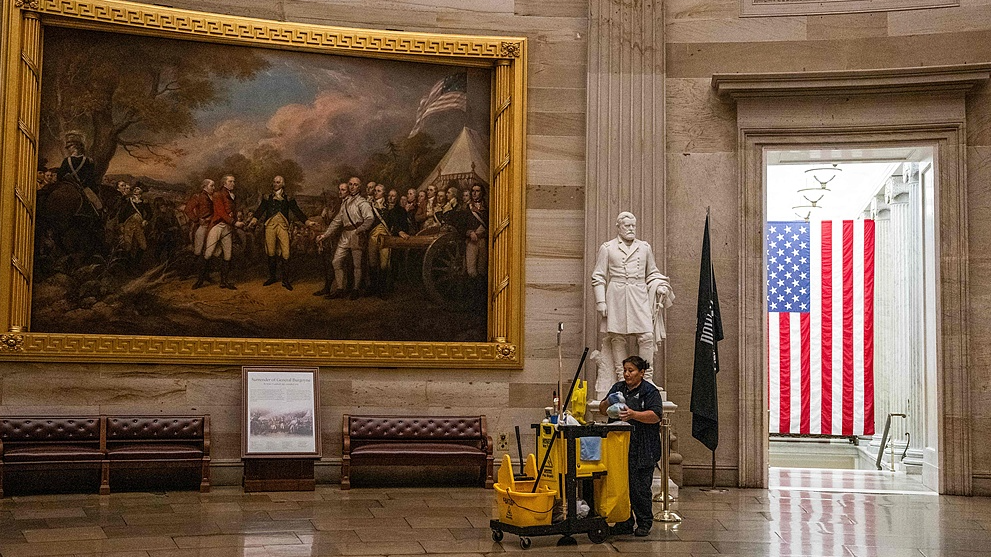 Hours before a partial government shutdown is set to take effect, a member of the cleaning staff makes her way through the Rotunda on an empty U.S. Capitol in Washington, D.C., U.S., September 30, 2025. /VCG