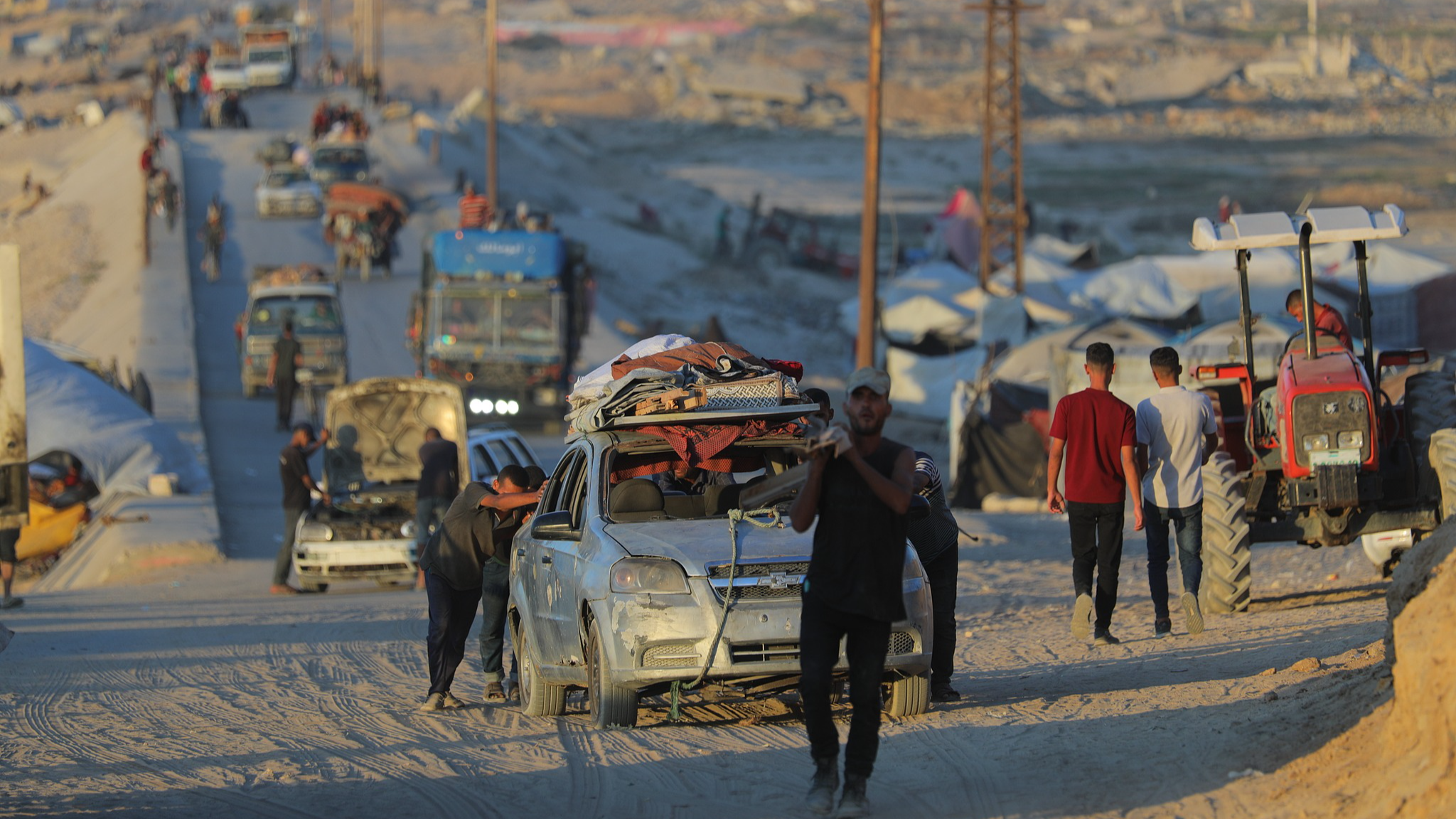 Israel shuts return route for displaced Palestinians to northern Gaza