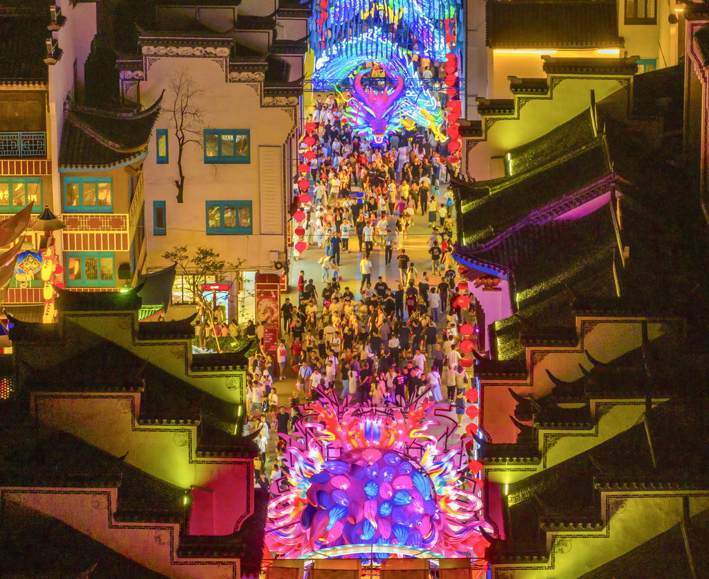 Crowds mill through an alley in Taihu Ancient Town in Huzhou, Zhejiang Province on China's National Day, October 1, 2025. /VCG