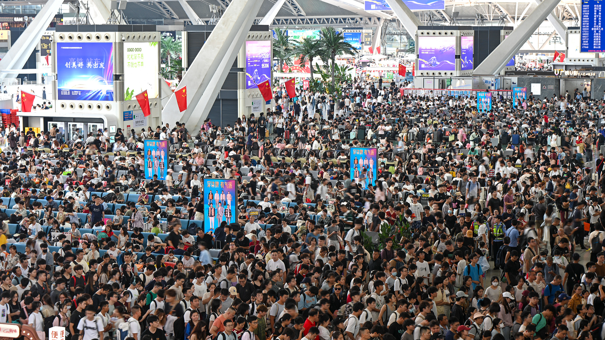 Passengers wait in lines at a railway station in Guangzhou City, south China's Guangdong Province, October 1, 2025. /VCG
