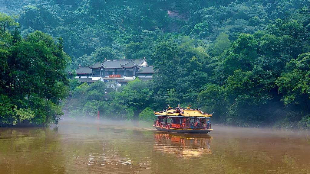 Live: Tranquility of Yuecheng Lake in Mount Qingcheng