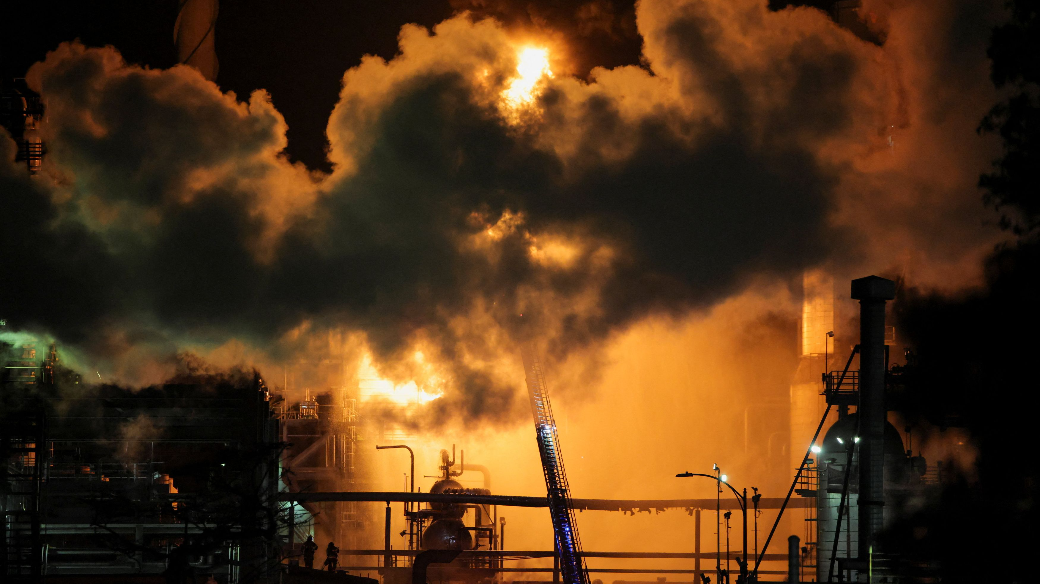 Live: Large fire breaks out at El Segundo refinery in Los Angeles