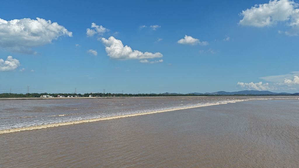 Live: Witness the 2025 Qiantang River tidal bore spectacle - Ep.2