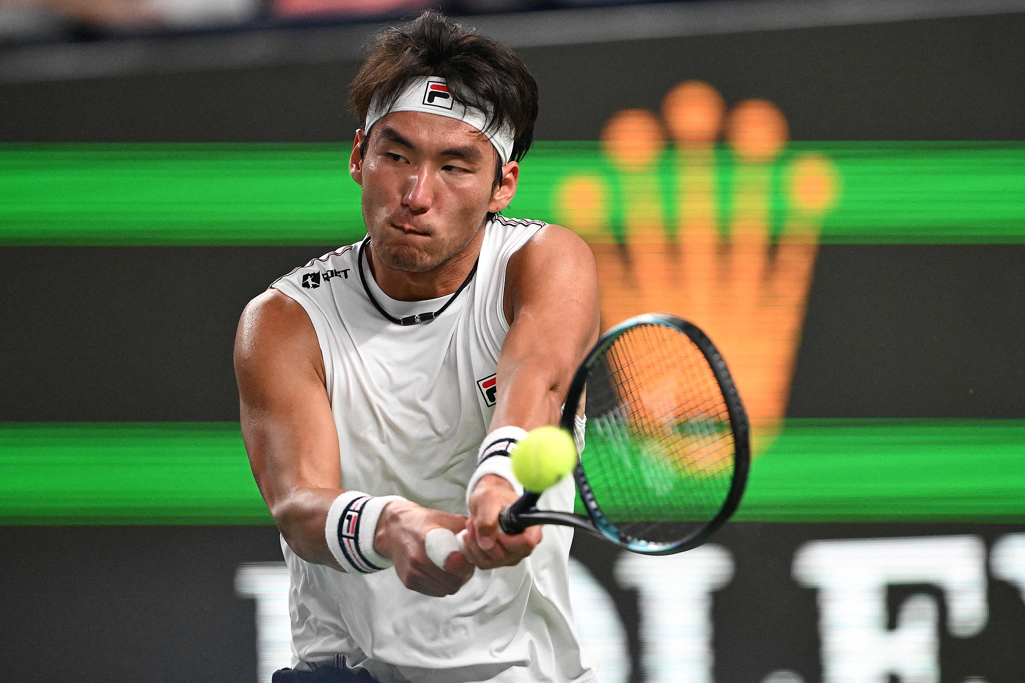 Buyunchaokete of China hits a shot in the men's singles first-round match against Juan Manuel Cerundolo of Argentina at the Shanghai Masters in east China's Shanghai Municipality, October 2, 2025. /VCG