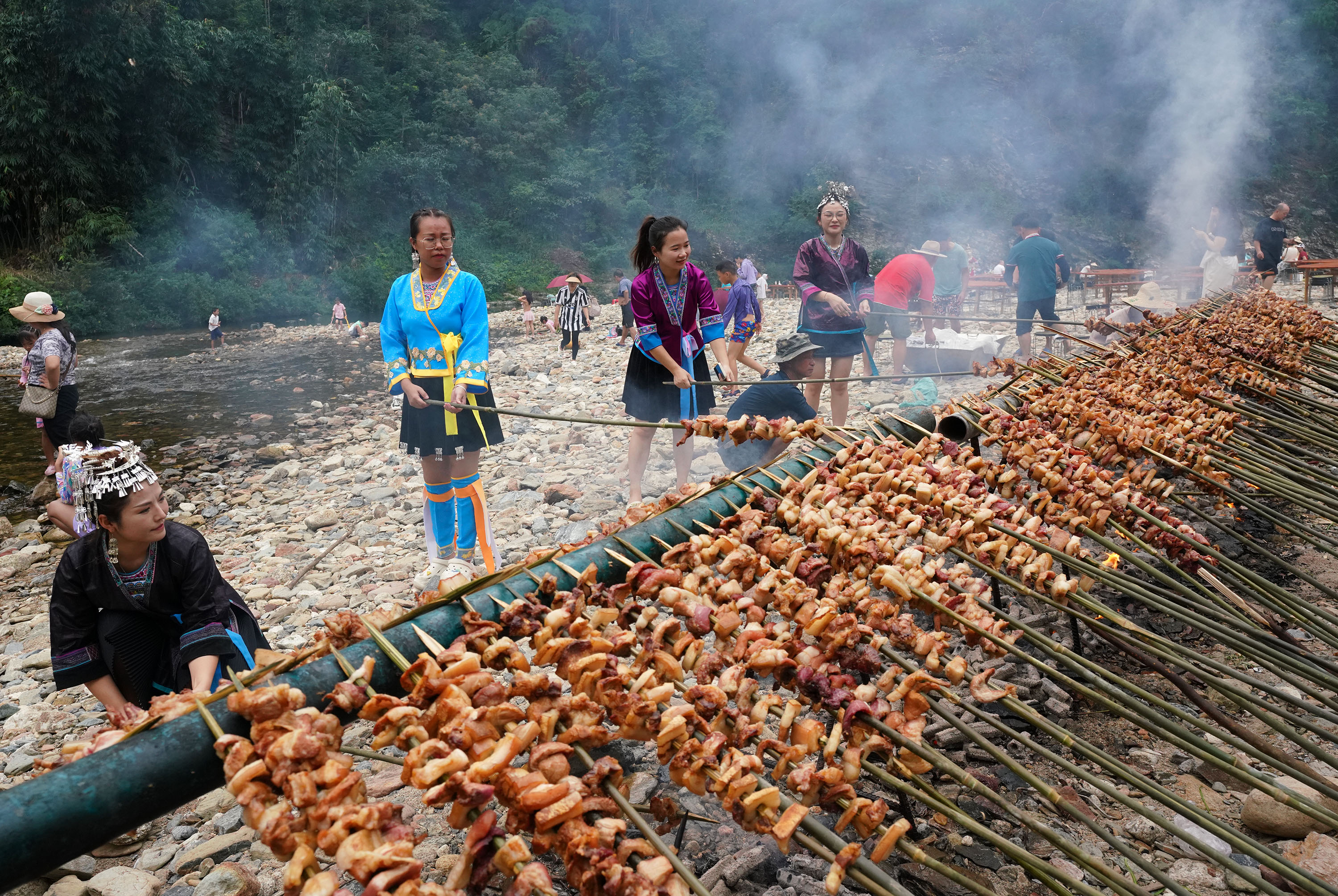 A barbecue party is held to celebrate the ongoing National Day holiday at Yuanbao Village, Rongshui Miao Autonomous County, south China's Guangxi Zhuang Autonomous Region, October 3, 2025. /IC