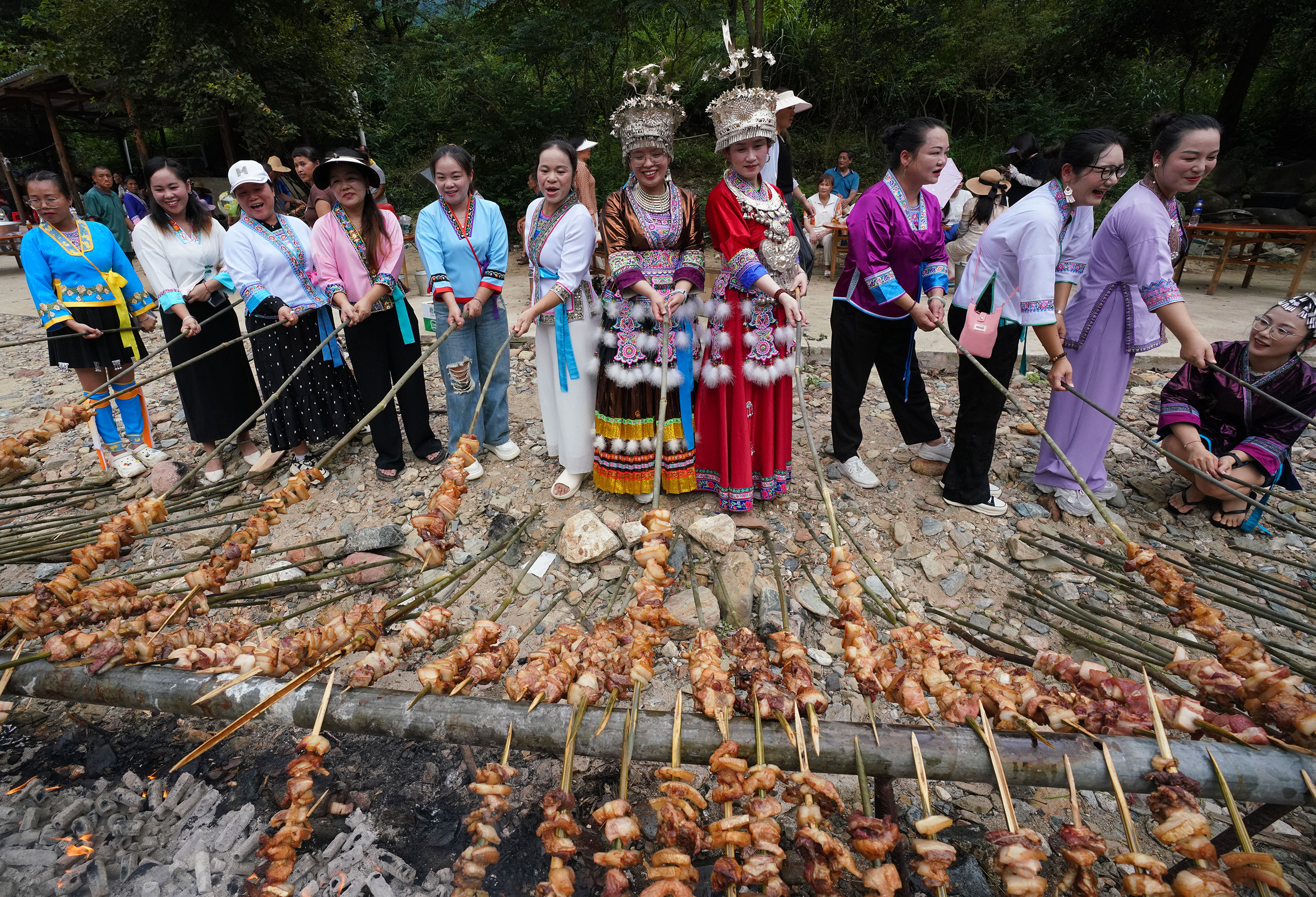A barbecue party is held to celebrate the ongoing National Day holiday at Yuanbao Village, Rongshui Miao Autonomous County, south China's Guangxi Zhuang Autonomous Region, October 3, 2025. /IC