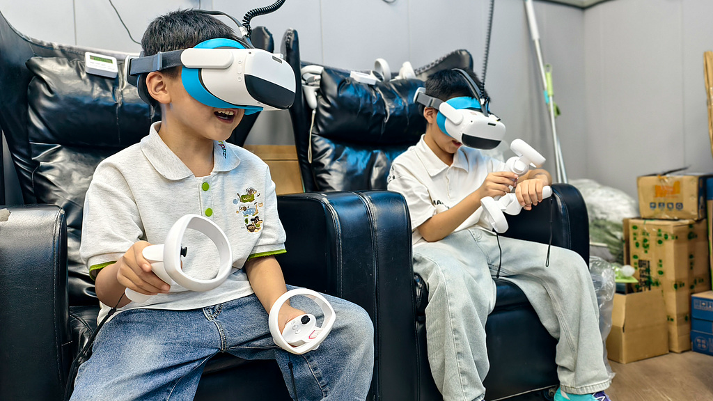 Children experiences a VR game in Linyi, Shandong, China, October 3, 2025. /VCG