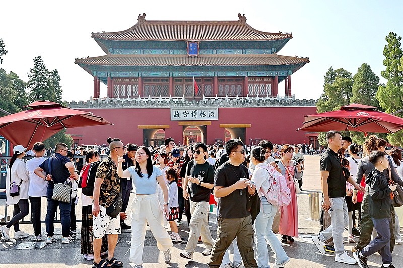 Tourists visit the Palace Museum in Beijing, capital of China, October 2, 2025. /VCG