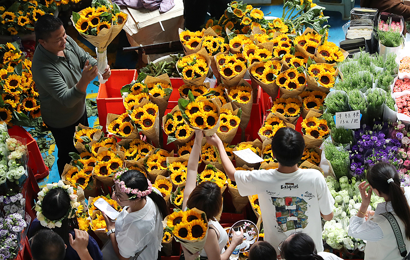 The Dounan Flower Market, located in the Chenggong District of Kunming, southwest China's Yunnan Province, October 4, 2025. /VCG