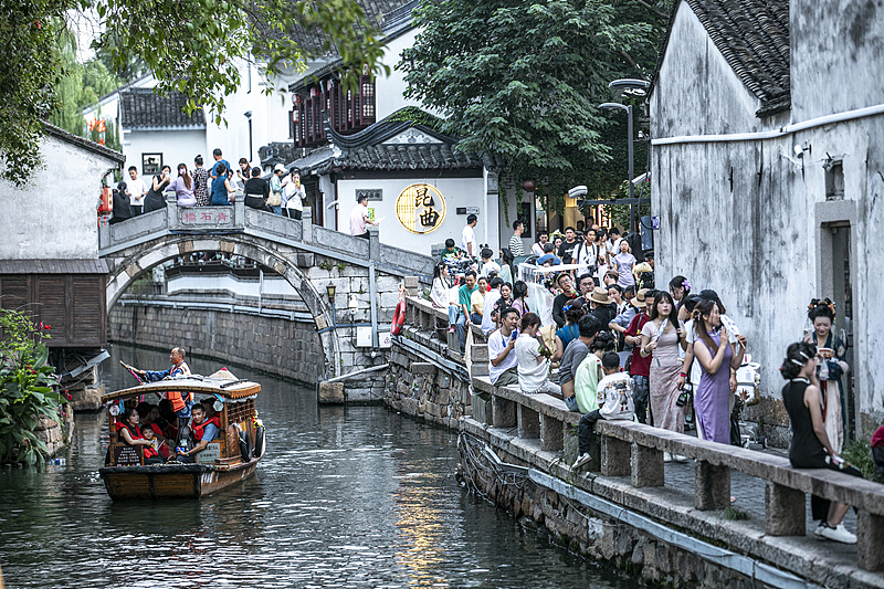 The Pingjiang Road historical and cultural block bustles with visitors in Suzhou, east China's Jiangsu Province, October 2, 2025. /VCG