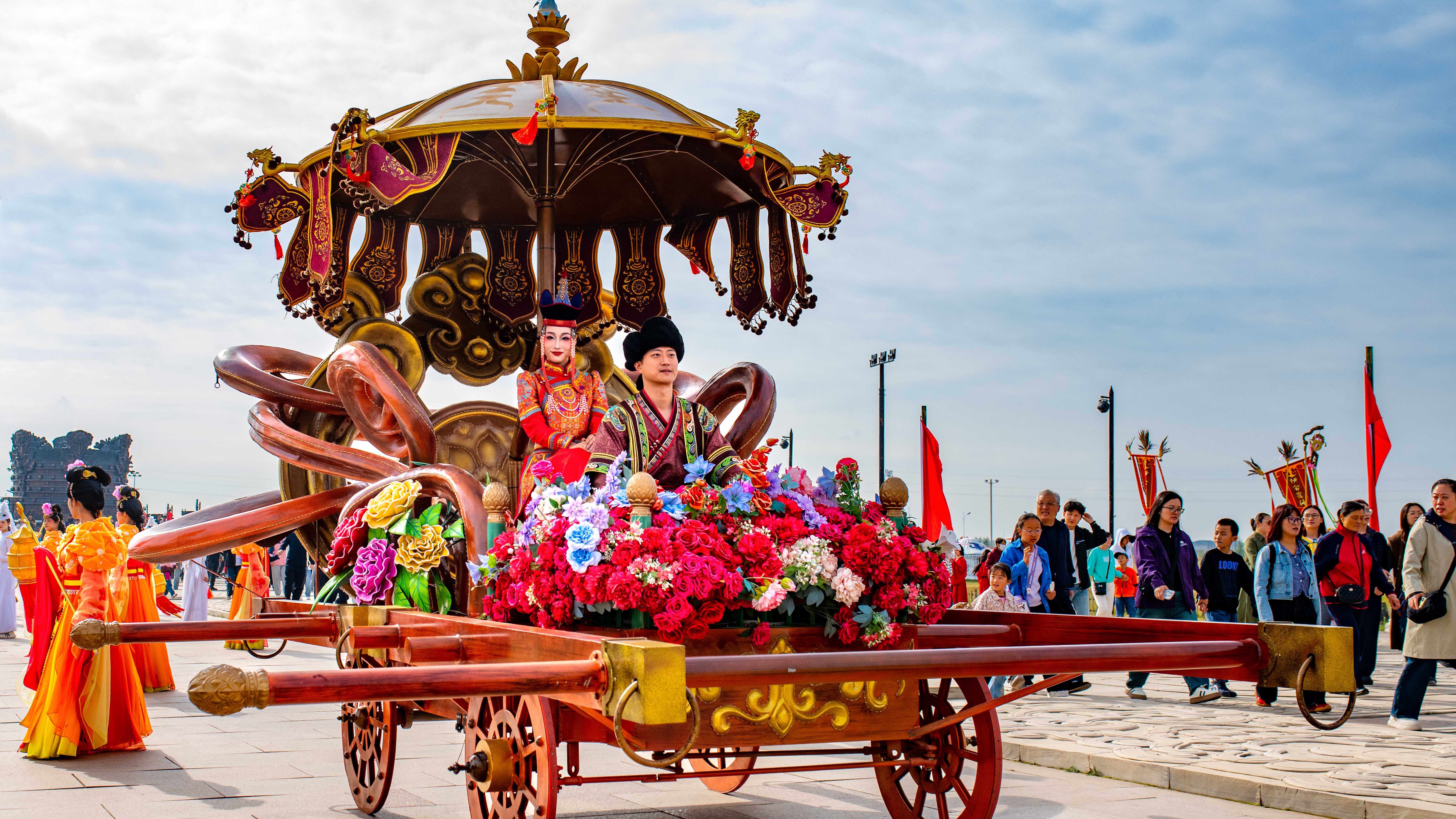 Cultural activities make for a vibrant holiday in Inner Mongolia