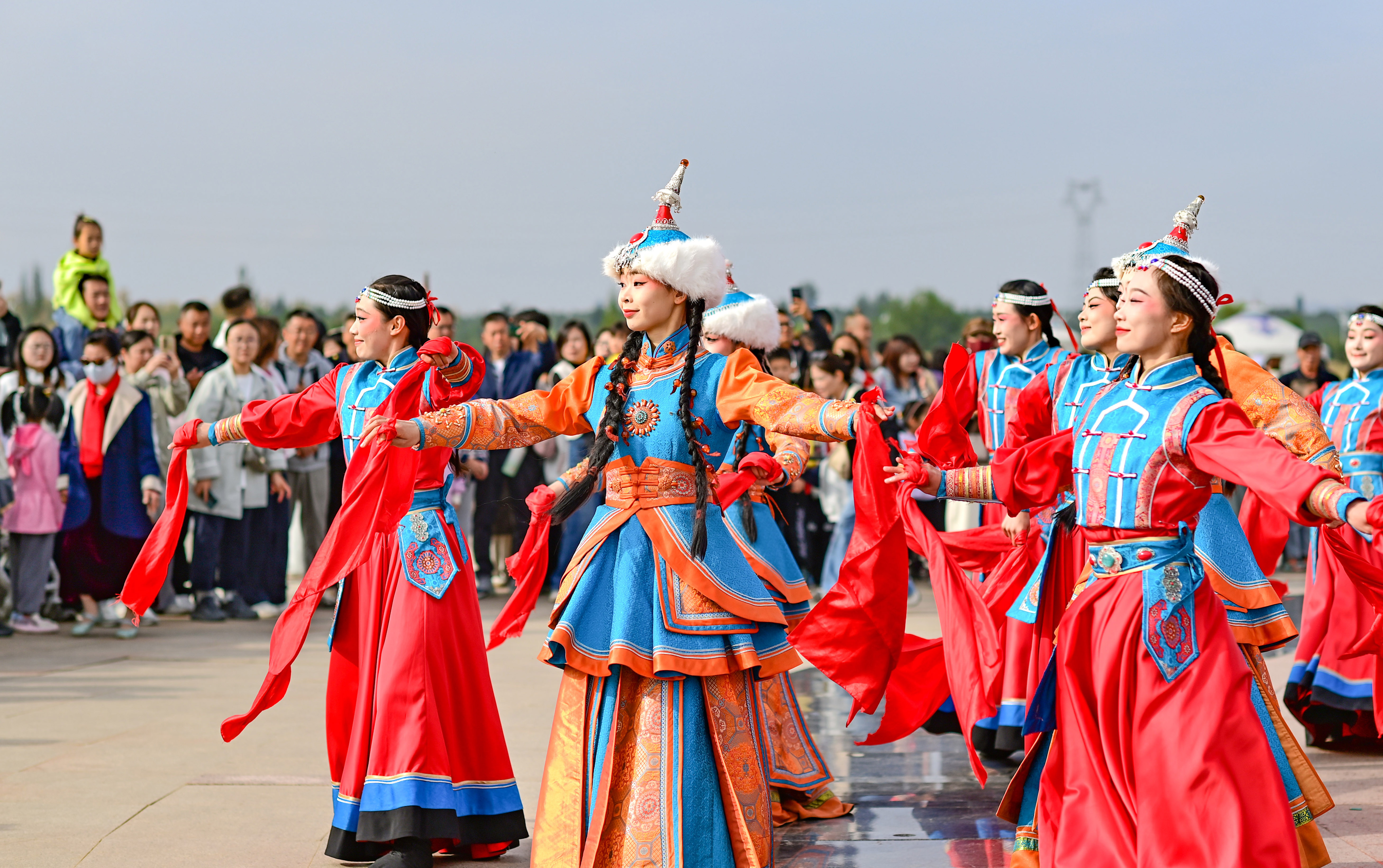 The Ordos Cultural Industry Park in Ordos City, Inner Mongolia Autonomous Region, is actively promoting holiday tourism through cultural experiences during the National Day and Mid-Autumn Festival holiday. /IC