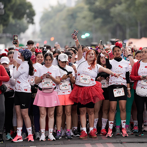 Hello Runners Live: Fans and runners flock to Hello Kitty Run in Mexico City - CGTN