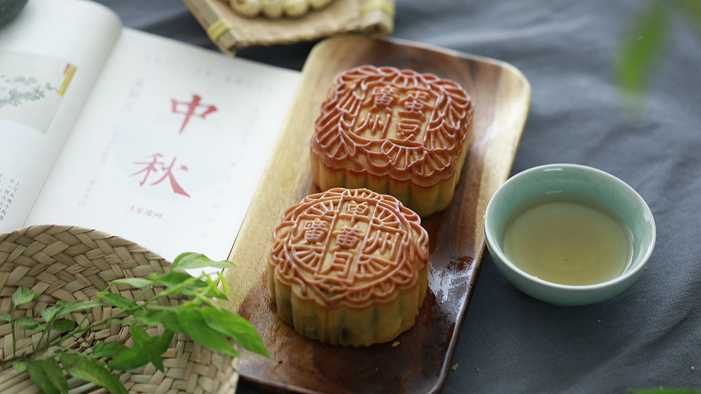 Cantonese-style mooncakes from the renowned Guangzhou Restaurant, south China's Guangdong Province, August 30, 2019. /VCG