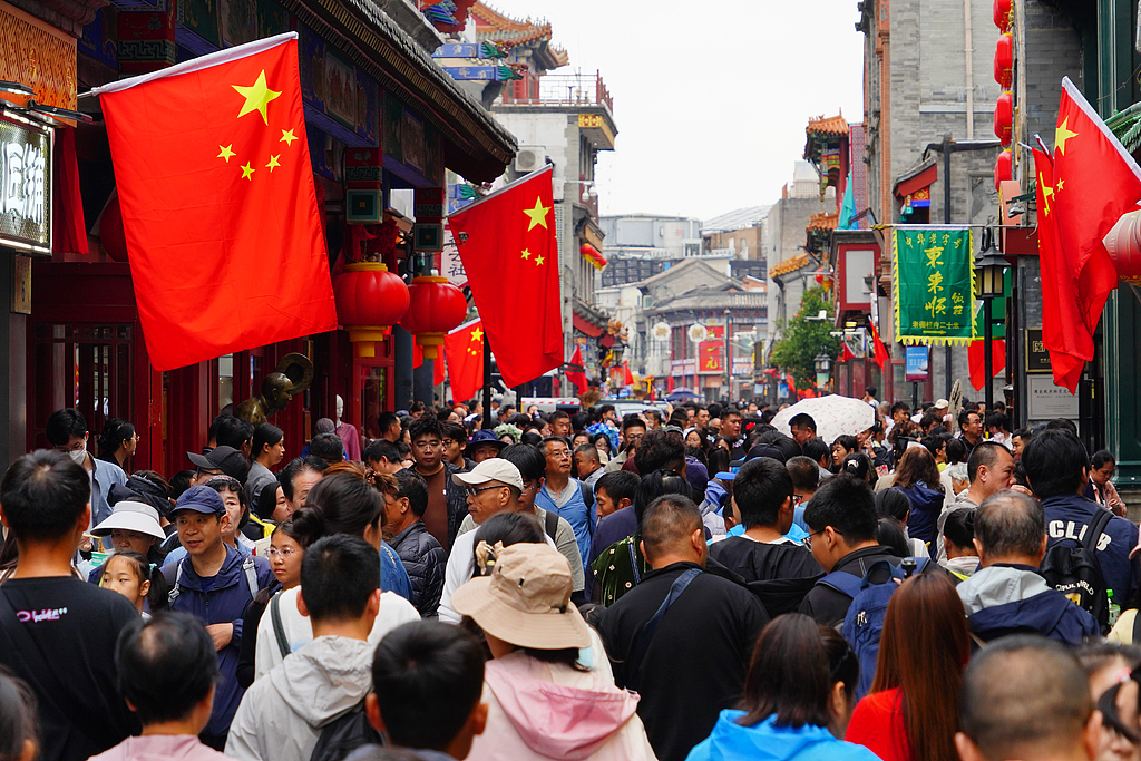 Tourists walk on Qianmen Street in Beijing, capital of China, October 3, 2025. /VCG
