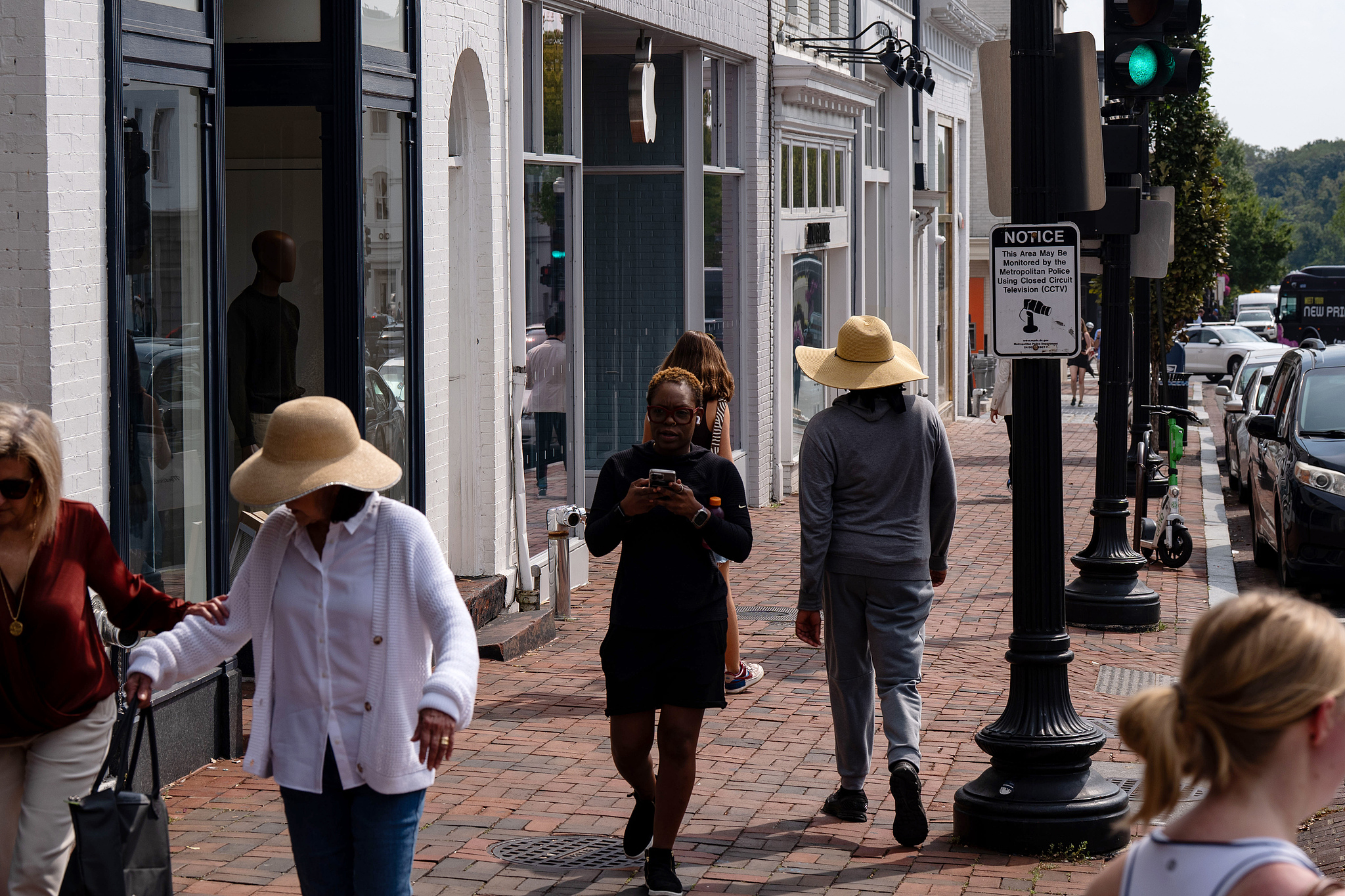 Pedestrians in the Georgetown neighborhood of Washington DC, US, September 23, 2025. /VCG