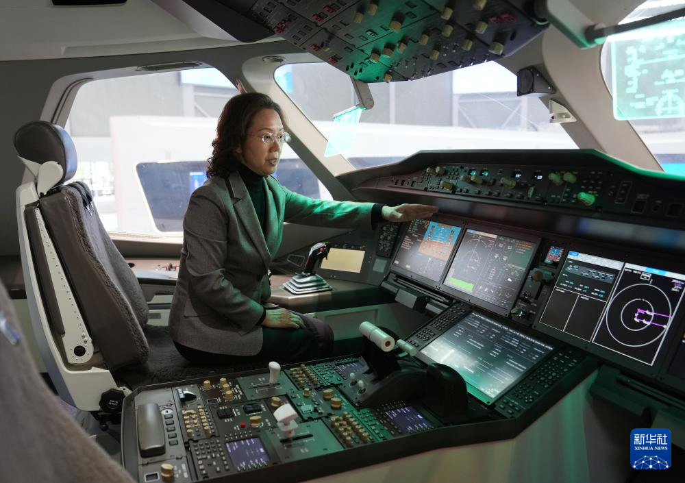 Zhao Chunling gives an introduction inside the cockpit of the C929 display model, March 5, 2025. /Xinhua