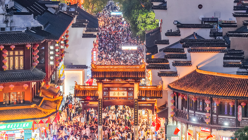 Tourists visit the Fuzi (Confucius) Temple scenic area in Nanjing, east China's Jiangsu Province, October 5, 2025. /VCG