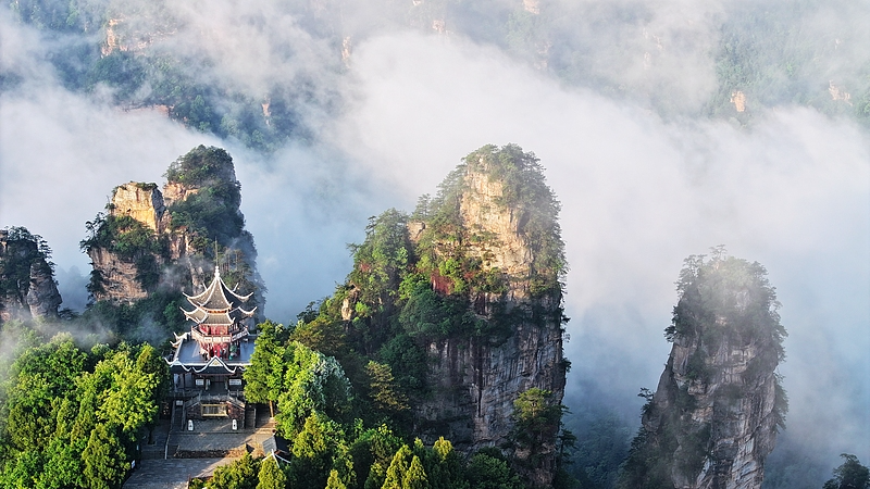 Live: A view of Six Wonders Pavilion in Central China's Zhangjiajie 
