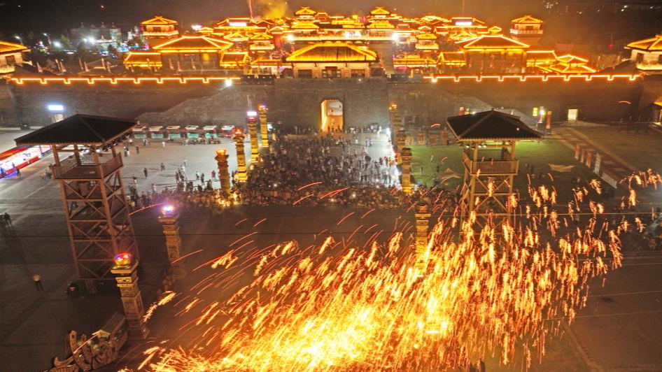 An aerial drone photo taken on October 3, 2025, shows tourists enjoying a molten iron fireworks show at a scenic area in Tancheng County of Linyi City, east China's Shandong Province. /Xinhua