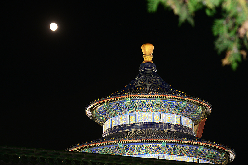 A full moon is seen over the Hall of Prayer for Good Harvests at the Temple of Heaven in Beijing, Oct. 6, 2025. /VCG