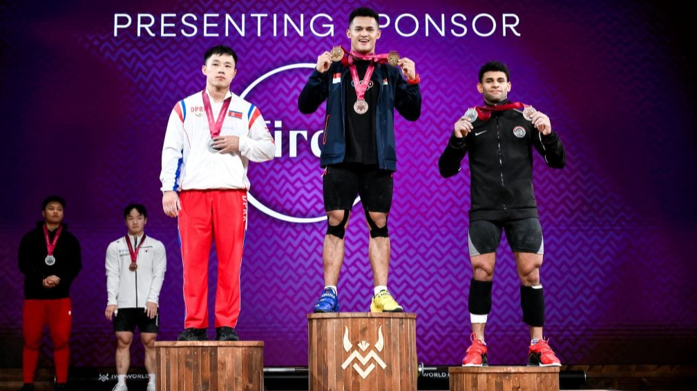 Juniansyah sets clean-and-jerk world record with 204kg at IWF worlds