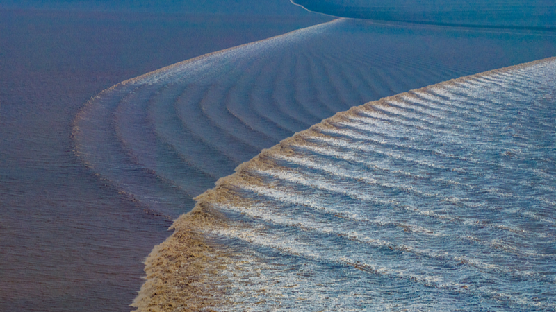 Live: The Qiantang tidal bore – a natural spectacle at its peak
