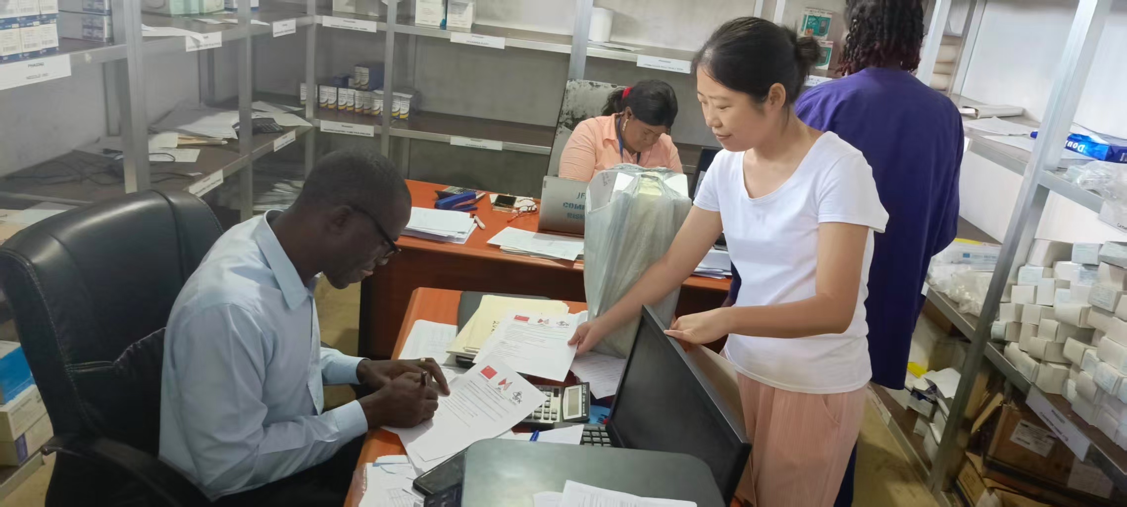 Chinese doctor Yuan Jingwei helps sort and register medical equipment and medicines funded and provided by China for Liberia's first cardiology ward at the JFK Medical Center in Monrovia, 2023. /Yuan JIngwei