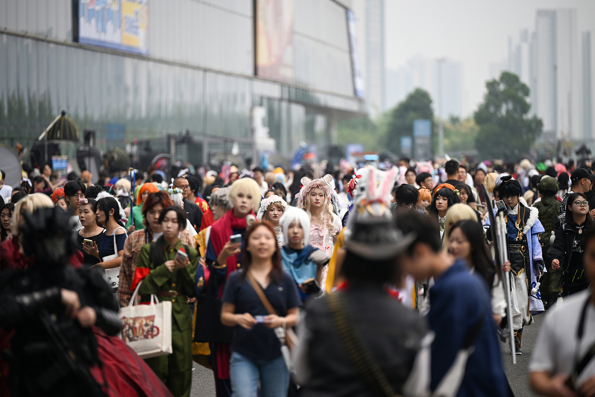 The crowd outside the World Line Anime Exhibition at Chengdu City, southwest China's Sichuan Province, October 1, 2025. /CFP