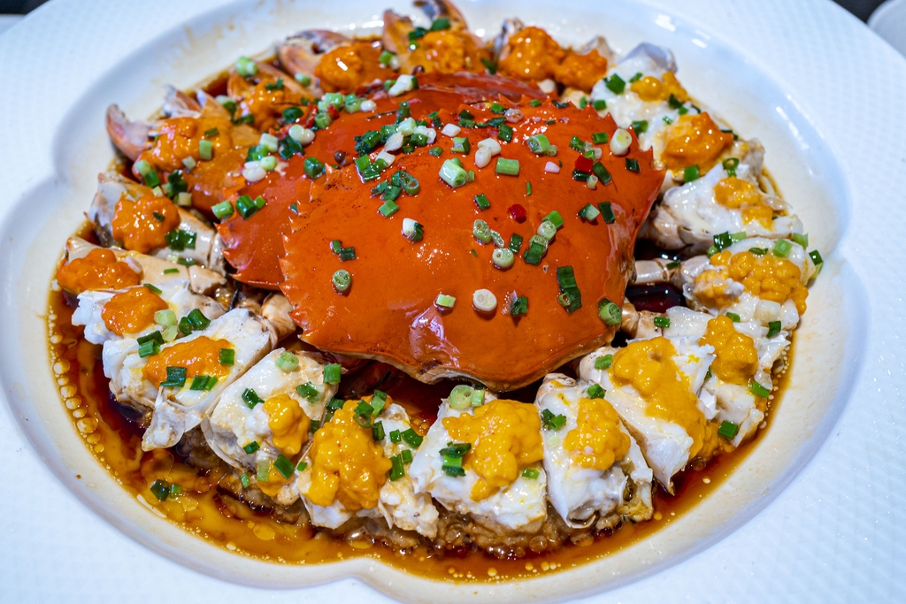 A plate of steamed crab with pork patties is pictured in Shanghai on October 7, 2025. /IC