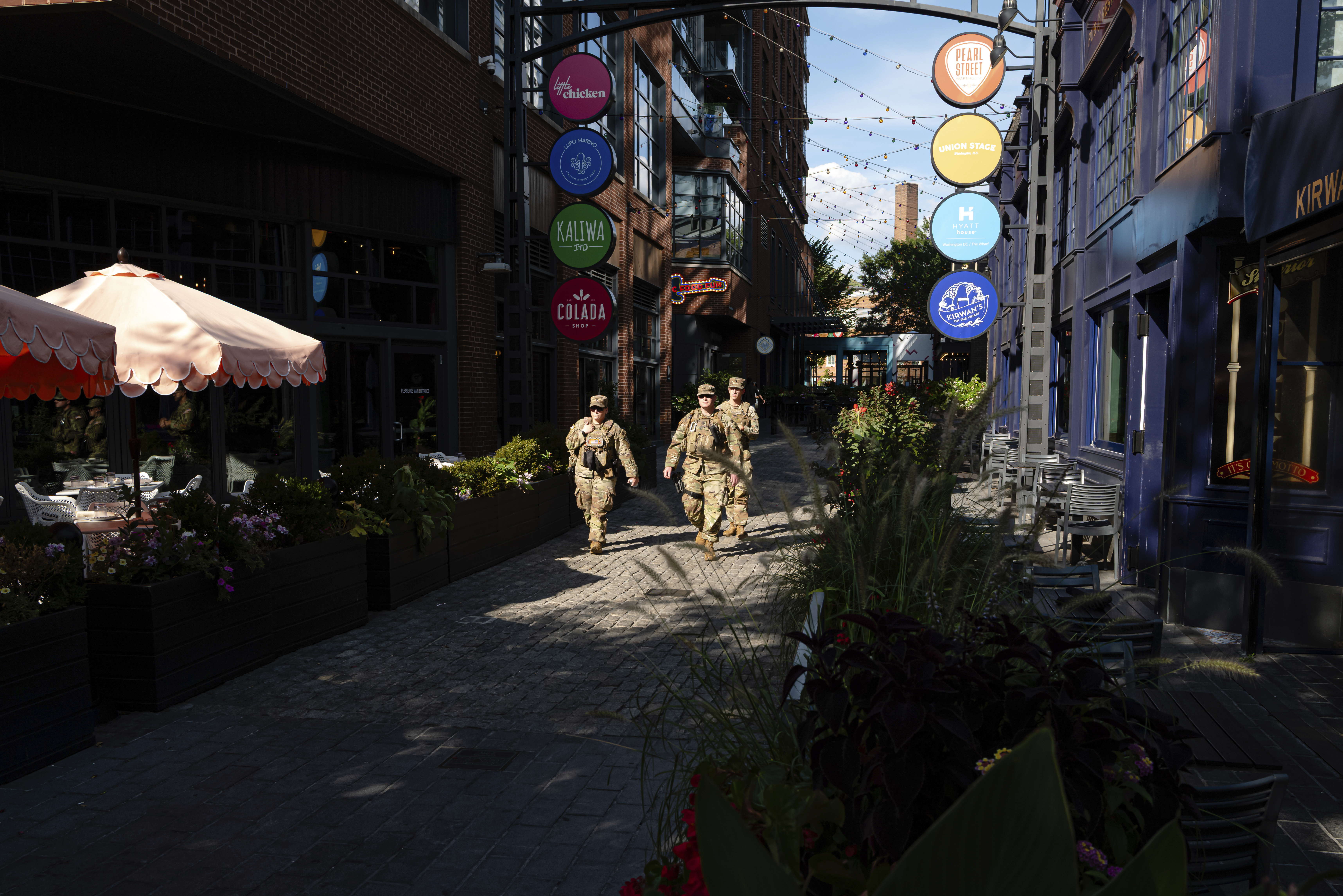 Members of the U.S. National Guard walk through The Wharf in Washington, the U.S., August 29, 2025. /AP