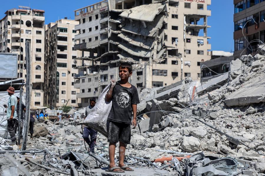 A Palestinian inspects the damage to the 11-story Taiba Tower following an Israeli airstrike in west of Gaza City, September 10, 2025. /Xinhua