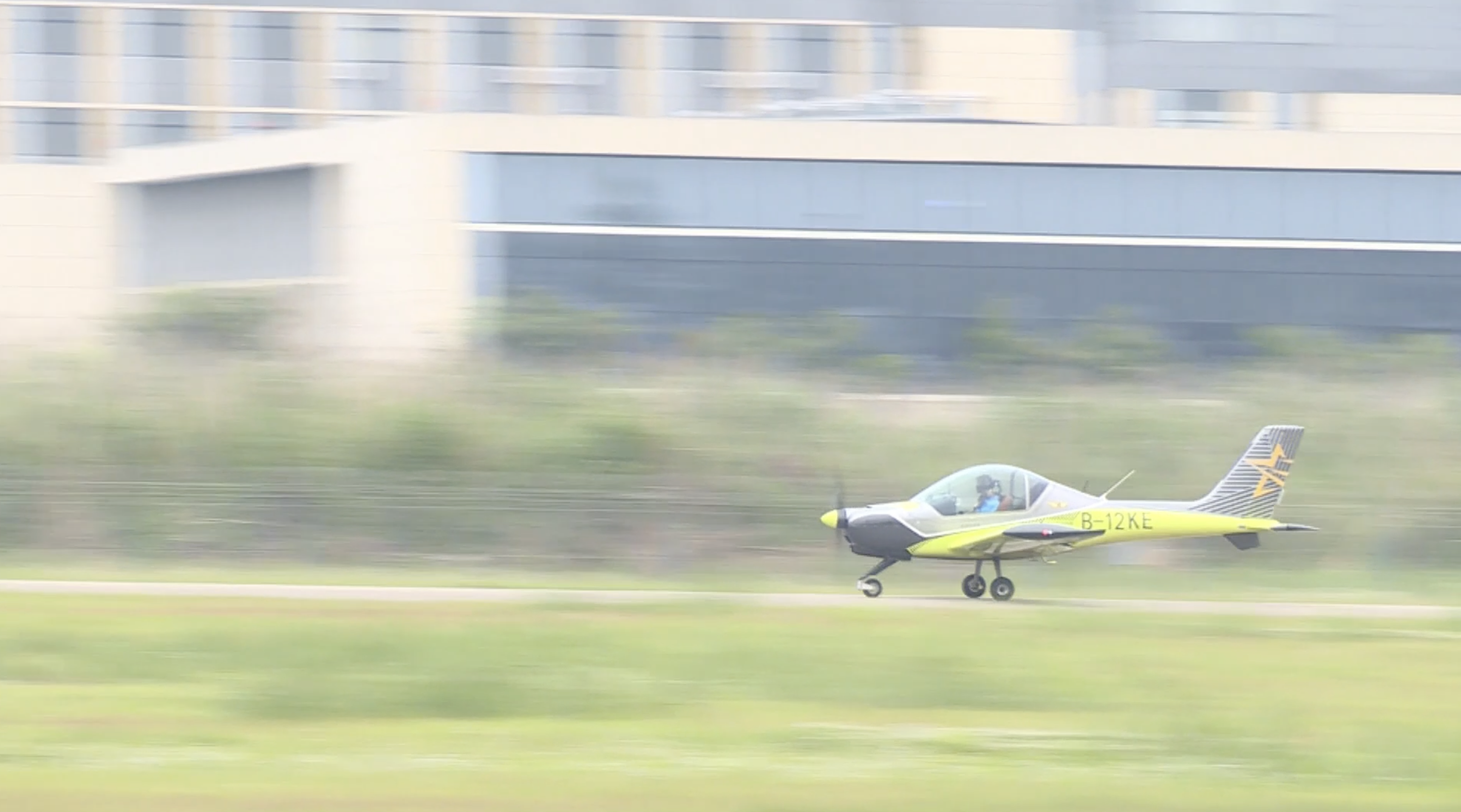 A light sport aircraft takes off from the Moganshan General Airport in east China's Zhejiang Province. /China Media Group