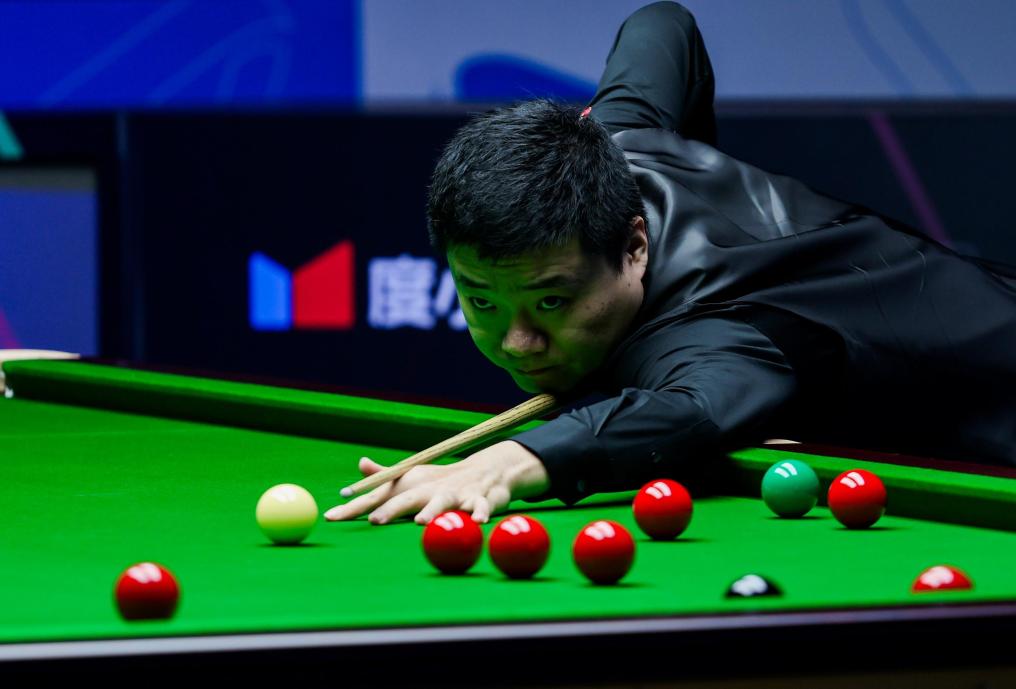 China's Ding Junhui hits a shot against Northern Ireland's Jordan Brown in a second-round match at the WST (World Snooker Tour) Xi'an Grand Prix in Xi'an, northwest China's Shaanxi Province, October 8, 2025. /Xinhua