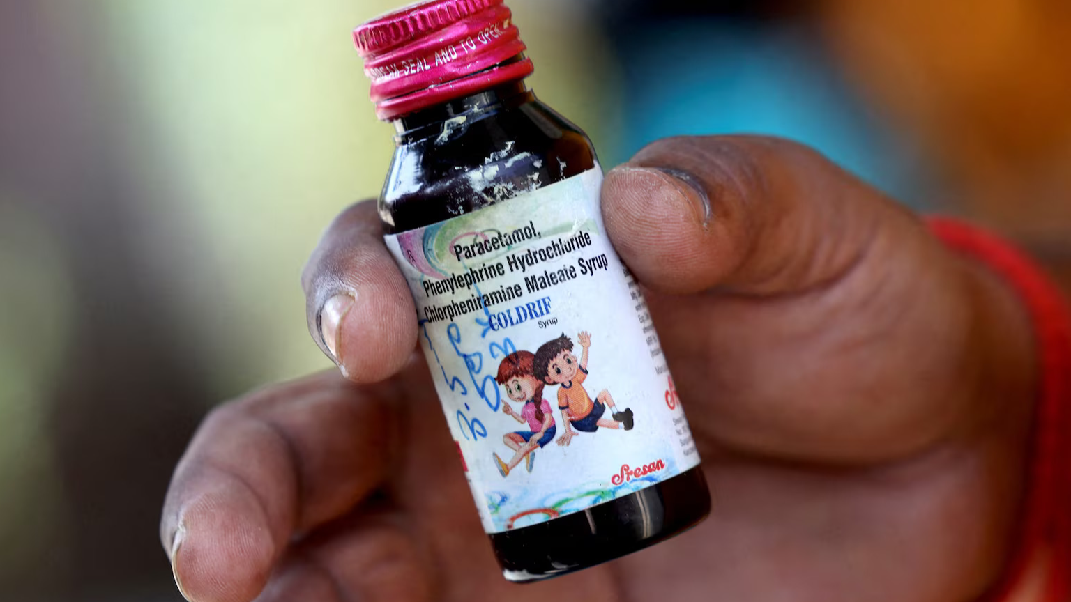 The father of a 3-year-old child who has been admitted to the Government Medical College, holds a bottle of Coldrif cough syrup, which has been linked to the deaths of children, in Nagpur, India, October 8, 2025. /Reuters