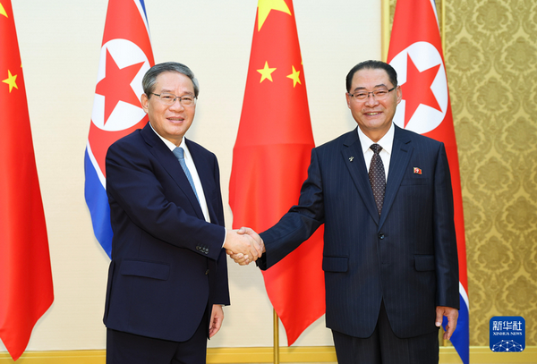 Chinese Premier Li Qiang (L) meets with Pak Thae Song, premier of the cabinet of the Democratic People's Republic of Korea and presidium member of the Political Bureau of the Central Committee of the Workers' Party of Korea in Pyongyang, October 11, 2025. /Xinhua