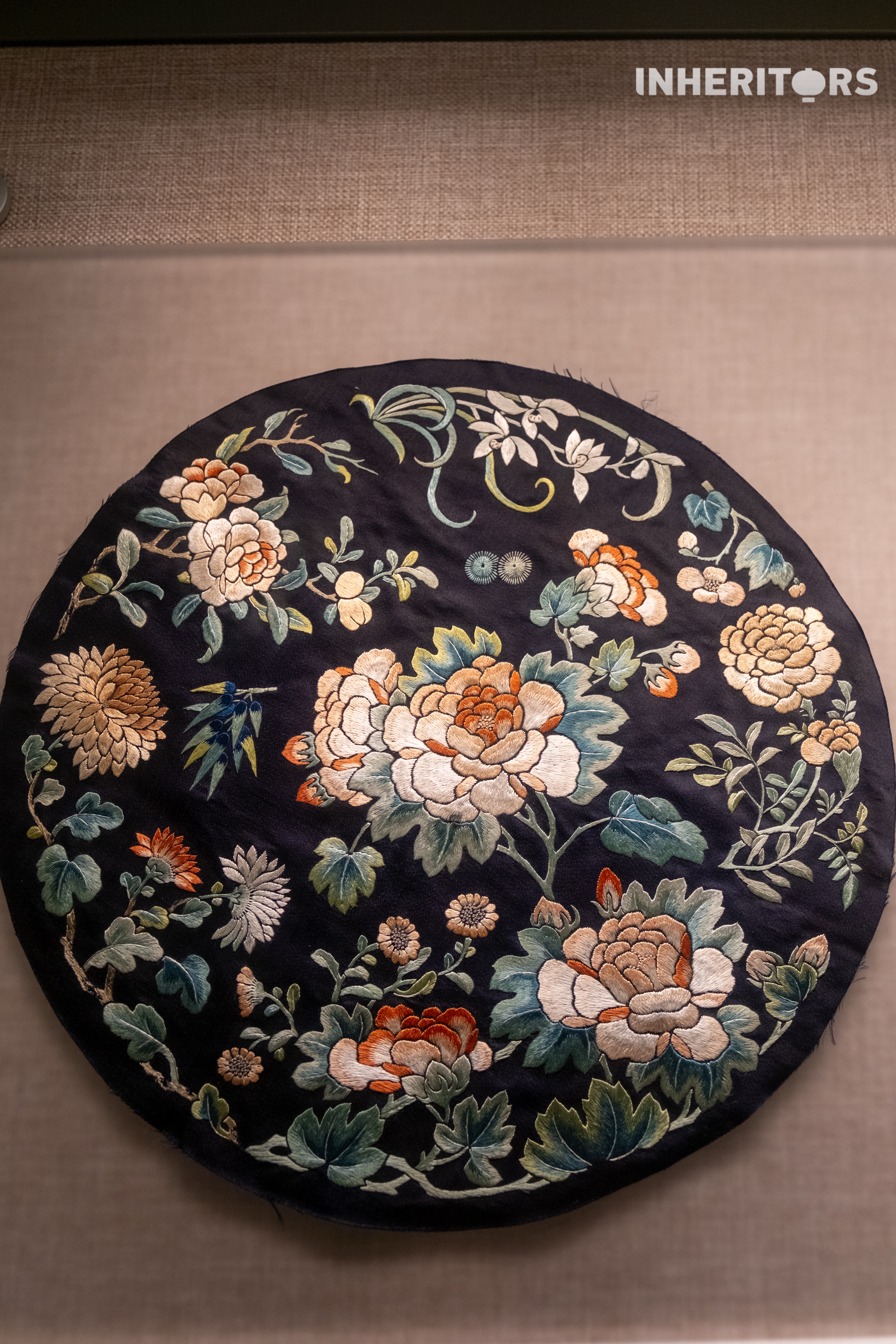 Feminine fabrics exhibited in Beijing's Tsinghua University Art Museum. /CGTN