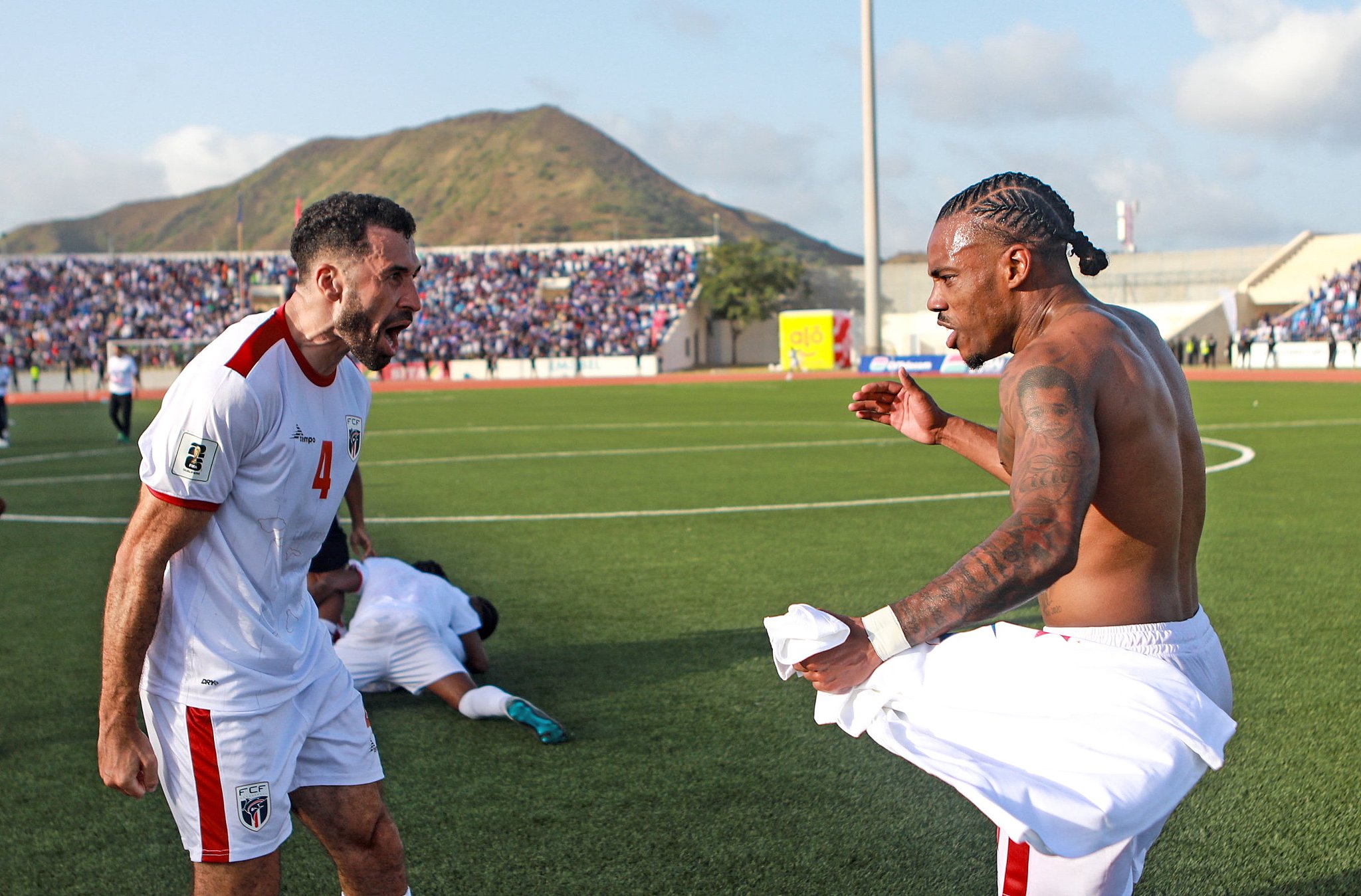 Cape Verde players celebrate after defeating Eswatini 3-0 at Estadio Nacional de Cabo Verde in Praia, Cape Verde, October 13, 2025. /VCG