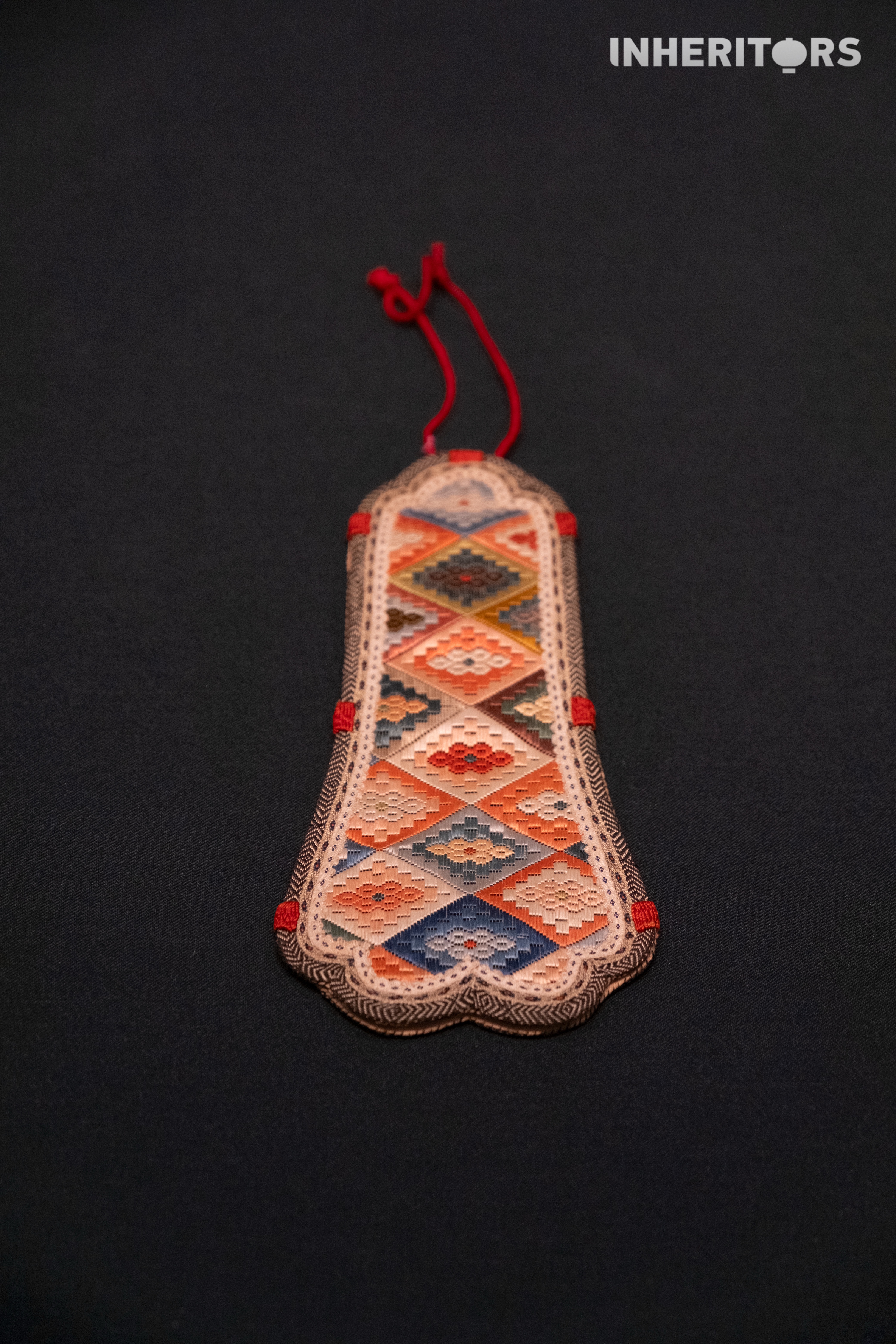 Everyday objects stitched together, thread by thread. /CGTN